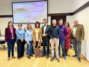 Institut für nachhaltigen Tourismus organisiert Workshop zur Nachhaltigkeit und Klimaschutz für Lüneburger Heide in Soltau mit Prof. Harald Zeiss